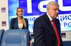 Председатель партии "Справедливая Россия - Патриоты - За правду" Сергей Миронов и кандидат в депутаты Госдумы от партии Яна Лантратова после пресс-конференции по итогам выборов депутатов в Государственную Думу РФ. Место: Россия, Москва. Автор: Алексей Куденко/РИА Новости. Партия "Справедливая Россия - За правду": итоги выборов в Госдуму 2021 года