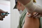 Обязательную вакцинацию для ряда категорий граждан вводят в Свердловской области и Екатеринбурге