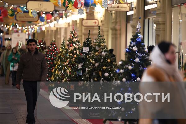 Выставка "Новогодние елки в ГУМе на Красной площади"