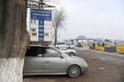 У пункта пропуска "Ак-Жол" на границе Киргизии с Казахстаном. В Казахстане прошли акции протеста против повышения цен на сжиженный газ, переросшие в беспорядки. Казахстан ввел временные ограничения в работе нескольких пунктов пропуска на киргизско-казахстанском участке государственной границы. Место: Киргизия, Чуйская область. Автор: Илья Питалев/РИА Новости. Ситуация на киргизско-казахской границе