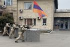Военнослужащие Армении из состава контингента миротворческих сил ОДКБ (Организация Договора о коллективной безопасности), охраняющие территорию хлебобараночного комбината "Аксай" в Алма-Ате. В Казахстане прошли массовые акции протестов, вызванные ростом цен на сжиженный нефтяной газ, которые потом переросли в беспорядки и погромы. Изображение является раздаточным материалом, предоставлено третьей стороной. Только редакционное использование. Запрет на архивирование, коммерческое использование, рекламную кампанию. Место: Казахстан, Алма-Ата. Работа миротворцев ОДКБ в Казахстане
