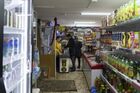 Покупатели в торговом павильоне города Нур-Султана. Массовые беспорядки в Казахстане охватили многие города сразу после Нового года и привели не только к погромам, но и к человеческим жертвам. После проведения в стране операции ОДКБ ситуация стабилизируется. Возобновляется работа общественного транспорта, открываются магазины, торговые центры, а на улицах стало безопасно. Максимально возможное качество. Место: Казахстан, Нур-Султан. Автор: Оспан Али/РИА Новости. Ситуация в Нур-Султане после протестов в Казахстане