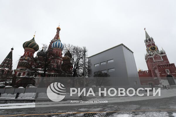 Началась реставрация памятника Минину и Пожарскому на Красной площади