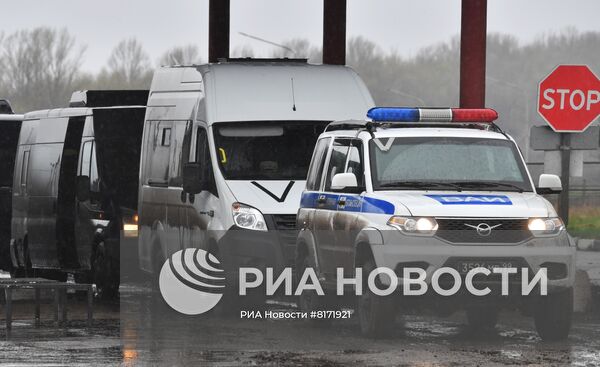 Военнослужащие Минобороны РФ вывезли многодетные семьи из Изюма в Белгородскую область