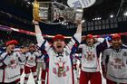 Награждение команды ПХК ЦСКА - чемпионов Кубка Гагарина Континентальной хоккейной лиги сезона 2021/2022. В центре: Богдан Киселевич. Место: Россия, Челябинская область, Магнитогорск. Автор: Григорий Сысоев. НЕДЕЛЯ В ФОТОГРАФИЯХ