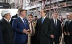 Министр промышленности и торговли РФ Денис Мантуров посещает судостроительный завод "Вымпел" в Рыбинске. На заводе министр принял участие в церемонии закладки скоростного пассажирского катамарана на подводных крыльях. Это первое пассажирское судно катамаранного типа проекта HSC150B, Рыбинский судозавод по соглашению с АО "Восточно-Сибирское речное пароходство" (ВСРП) изготовит два таких судна. Изображение является раздаточным материалом, предоставлено третьей стороной. Только редакционное использование. Запрет на архивирование, коммерческое использование, рекламную кампанию. Место: Россия, Ярославская область, Рыбинск. Министр промышленности и торговли РФ Д. Мантуров посетил "Судостроительный завод "Вымпел"