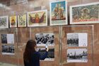 Фотовыставка "Май 1945-го" в Луганском краеведческом музее. Фотовыставка создана медиагруппой "Россия сегодня" на основе фотографий корреспондентов "Совинформбюро", снятых в мае 1945 года в Германии и СССР. Выставка включает в себя элементы дополненной реальности, а с помощью мобильного приложения РИА.Lab можно услышать истории людей, прошедших через войну и встретивших День Победы. Место: Луганская народная республика, Луганск. Автор: Александр Гальперин/РИА Новости. Фотовыставка "Май 1945-го" из архивов медиагруппы "Россия сегодня" в Луганске