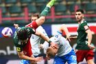 Игрок ФК "Динамо" Константин Тюкавин (справа) в матче 29-го тура чемпионата России по футболу среди клубов Премьер-лиги между командами ФК "Локомотив" (Москва) и ФК "Динамо" (Москва). Место: Россия, Москва. Автор: Павел Бедняков/РИА Новости. Футбол. РПЛ. Матч "Локомотив" - "Динамо"