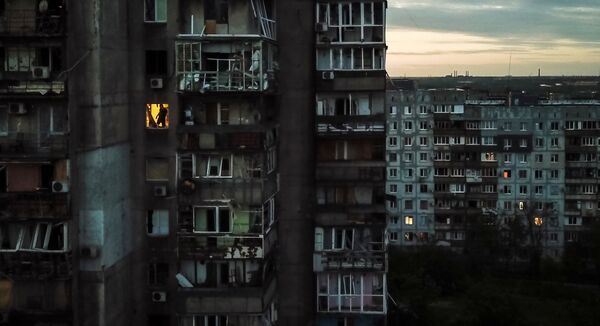 Свет в жилых домах в Мариуполе. НЕДЕЛЯ В ФОТОГРАФИЯХ