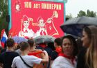 Участники "Всекузбасского слёта пионеров" в линейном парке бульвара Строителей в городе Кемерово. Торжественные мероприятия, посвященные 100-летию образования Всесоюзной пионерской организации им В.И.Ленина, проходят во многих городах России. Место: Кемерово. Автор: Данил Айкин/РИА Новости. Празднование 100-летия пионерской организации