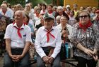 Ветераны пионерского движения на "Всекузбасском слёте пионеров" в линейном парке бульвара Строителей в городе Кемерово. Торжественные мероприятия, посвященные 100-летию образования Всесоюзной пионерской организации им В.И.Ленина, проходят во многих городах России. Место: Кемерово. Автор: Данил Айкин/РИА Новости. Празднование 100-летия пионерской организации